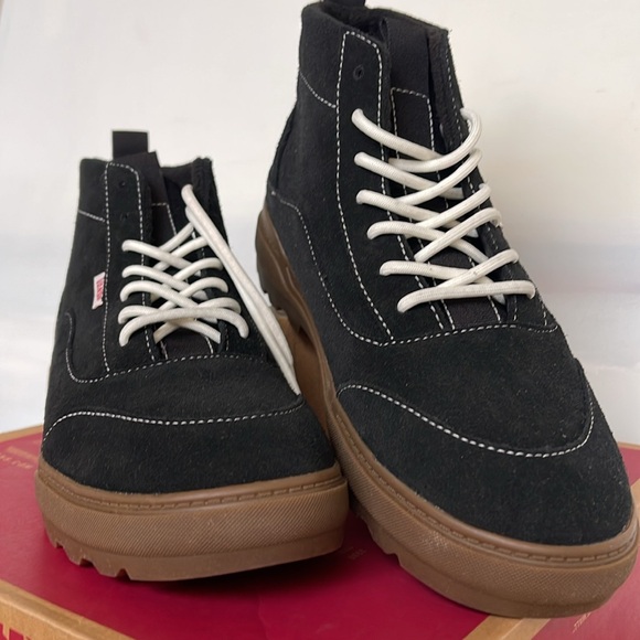 Vans WMNS Colfax Boot Mte-1
Gum/Black
VN000BCGW9Q
BOOTS Sneakers - Picture 7 of 16